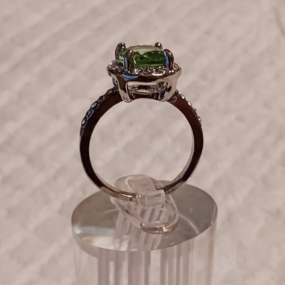 Green Peridot CZ Halo Silver Fashion Ring Size 7 NWOT - Picture 5 of 14